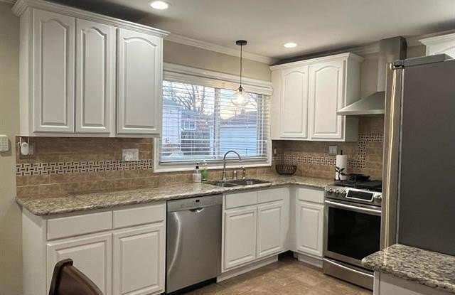 1341 CATALPA Drive Gallery 2
