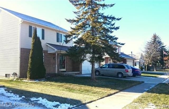 70 LARCHWOOD Drive - 70 Larchwood Drive, Troy, MI 48083