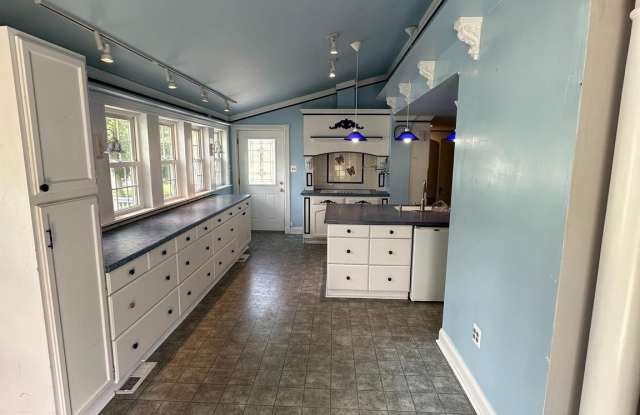108 W KNOWLTON ROAD Gallery 2