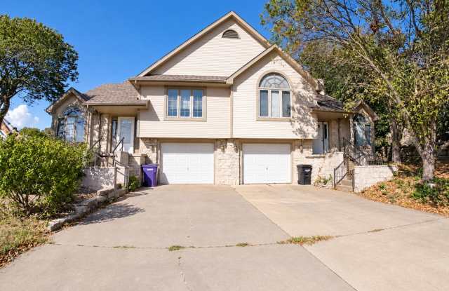 Near Colbert Hills + Back Patio + Attached Garage + Washer & Dryer Included! Available Now! Gallery 3