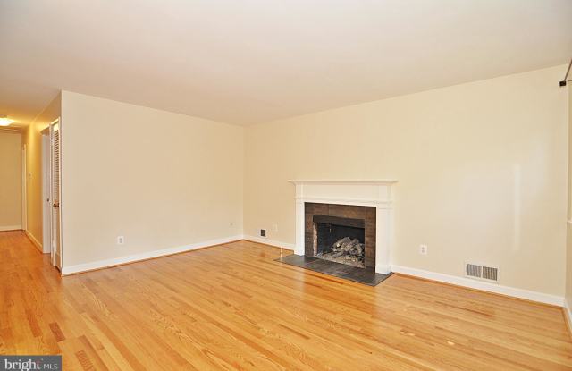 2129 MILITARY ROAD Gallery 4