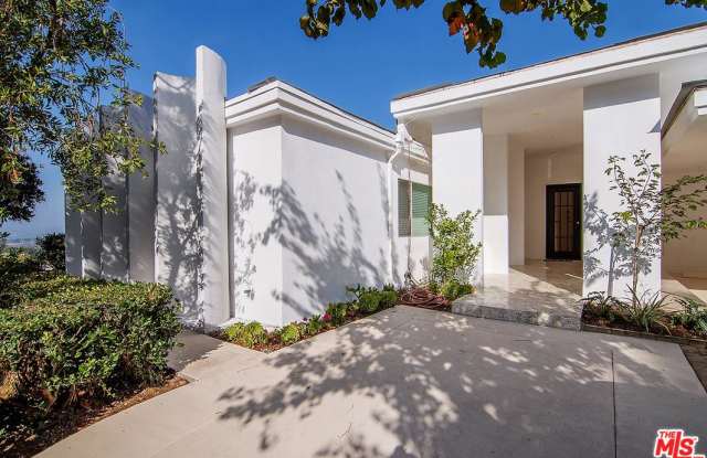 1835 LOMA VISTA Drive Gallery 2