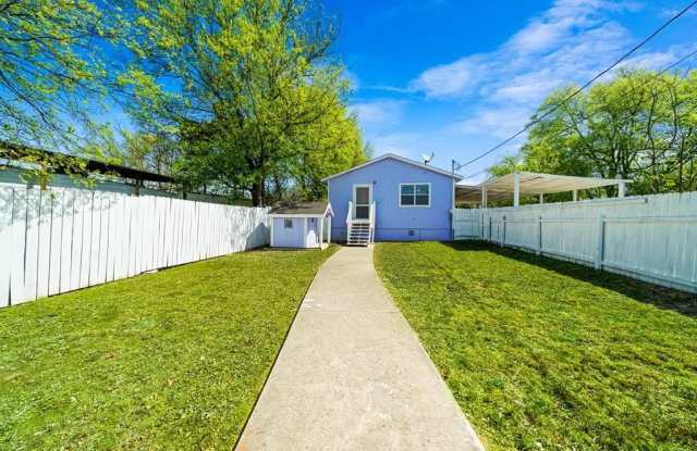220 W Davis St photos photos