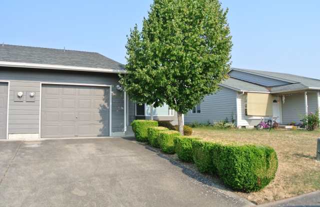 Spacious 3-bedroom, 1 bath home in Albany photos photos