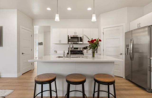 Stunning End-Unit 3 Bedroom Townhome photos photos