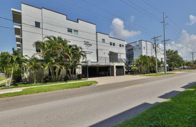 2/2.5 Industrial Style 3 Level Loft at MacDill Landings! Gallery 3