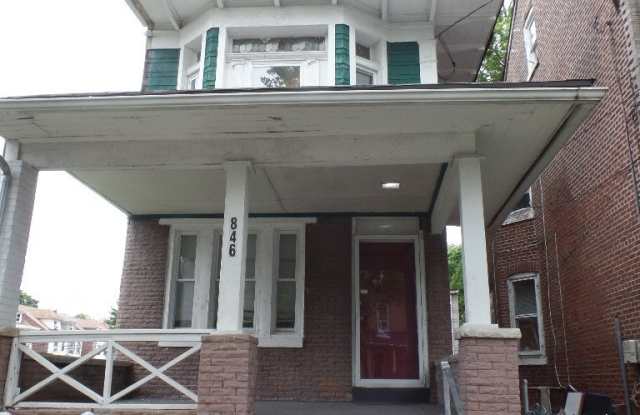 Big House 5 beds 2.5 bath Gallery 1