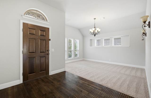 2115 Victoria Lane Gallery 2