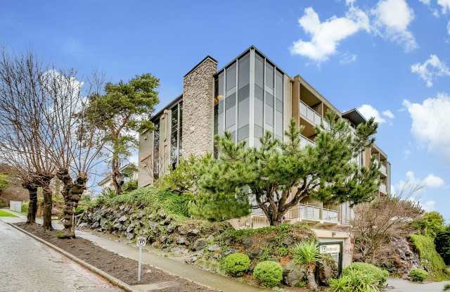 Fabulous Urban Retreat Condo in Celebrated Lower Queen Anne - 900 Warren Avenue North, Seattle, WA 98109