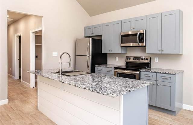 817 Valley Oaks Ln - . Gallery 2