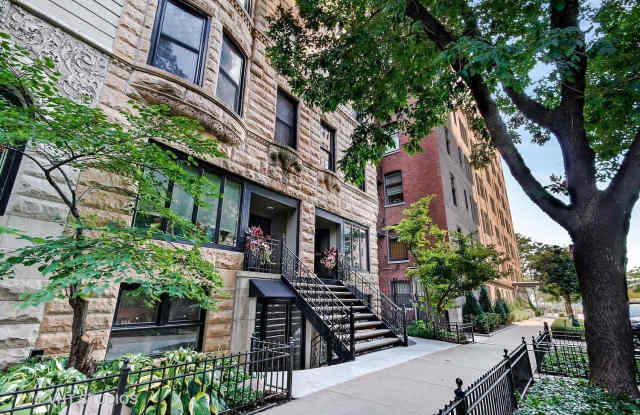 82 E Elm Street photos photos