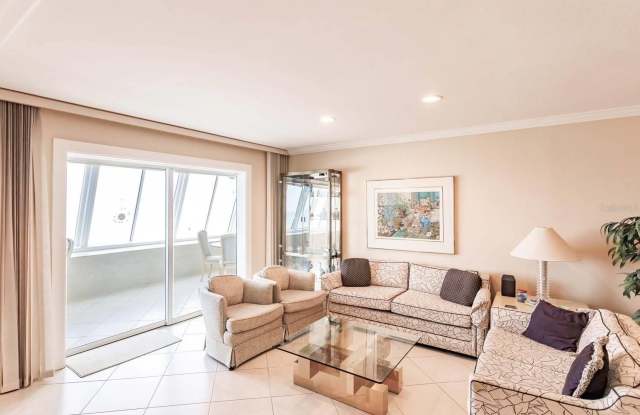 1055 W PEPPERTREE Drive Gallery 3
