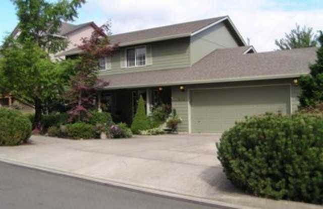 4 bed, 3 bath in desirable McMinnville Neighborhood photos photos