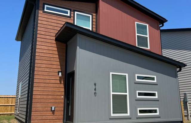LEASING SPECIAL 1/2 OFF FIRST MONTHS RENT!! Now Leasing - Featherston Village - Modern Living - 940 Boardwalk Avenue, Centerton, AR 72713