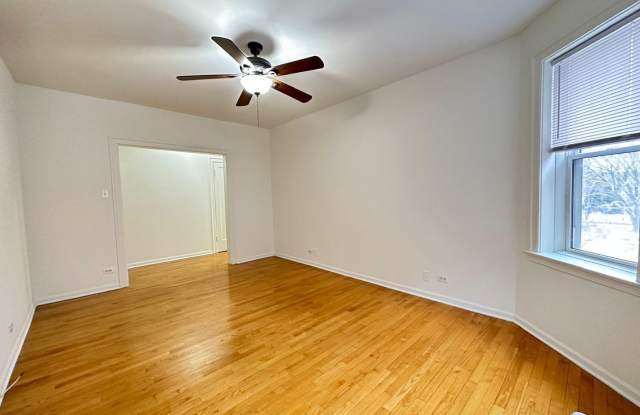 1900 W Farwell Ave Gallery 1