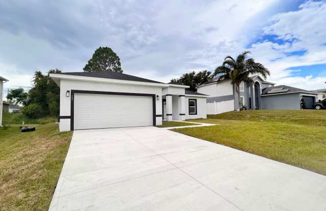 4BD/2BA Home in Beautiful Poinciana! BASIC INTERNET AND CABLE INCLUDED!! photos photos