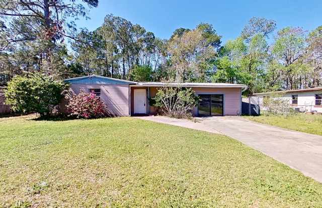 Wonderful single family Southside home available now! - 4156 Eve Drive East, Jacksonville, FL 32246