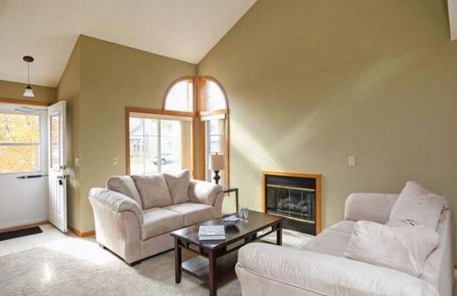 Very spacious *3Bed*1.5Bath Town Home in Apple Valley- Available Oct 1 Gallery 3