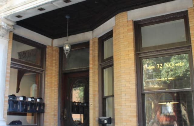 32 N Queen St 3rd fl Apt #4 - 32 N Queen St, York, PA 17403