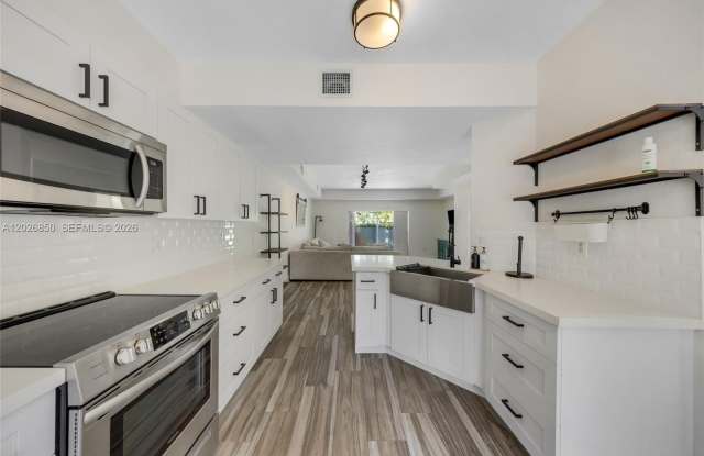 8942 W Flagler St photos photos