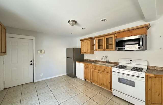 2456 Clybourn Gallery 3