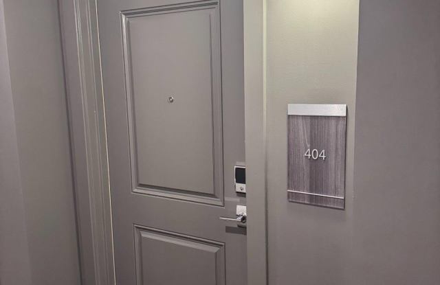 104 SAINT IVES Place Gallery 2