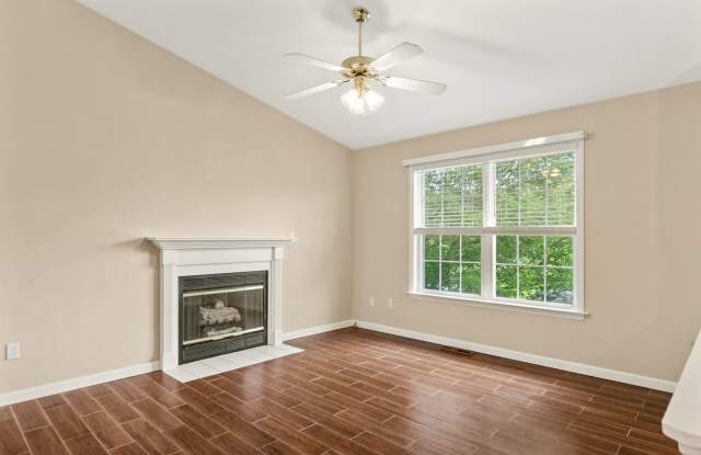 3 Bed / 3 Bath. Pet Friendly. Easy access to US 460 / I 81. Gallery 4