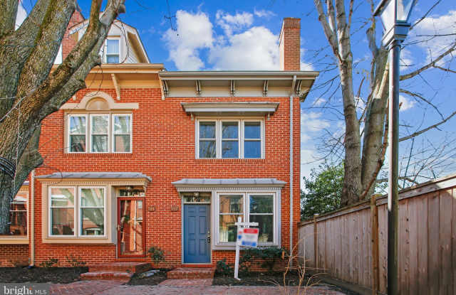 542 COLECROFT COURT Gallery 2