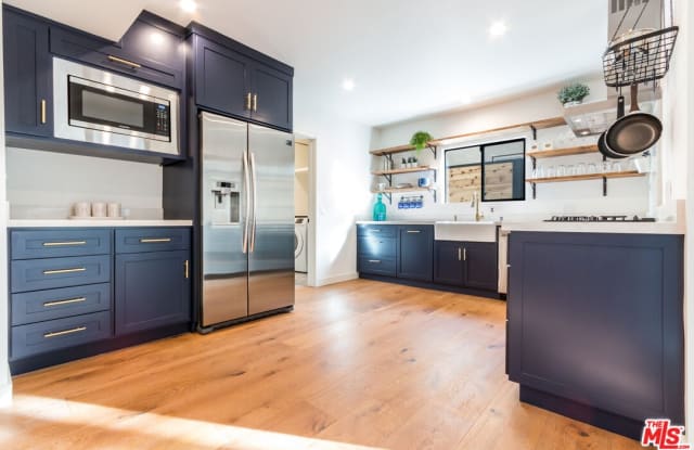 393 HUNTLEY DR - 393 Huntley Drive, West Hollywood, CA 90048