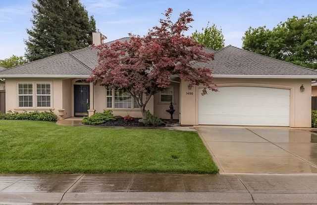 This fabulous 3bd/2ba plus office home sits on a large lot! - 1480 Arch Way, Chico, CA 95973
