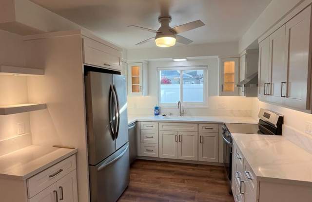 STUNNING 3BD/2BA ON CORONADO ISLAND! -2 BLOCKS FROM THE BEACH! $6,995/mo! Gallery 4