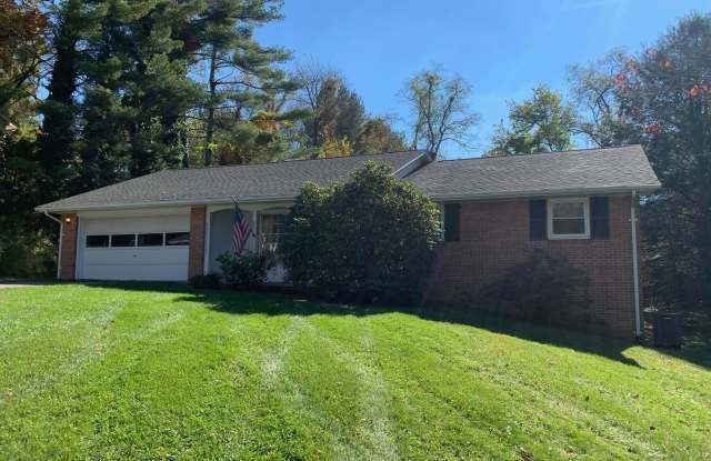 *RE-RENTAL* 3 Bedroom, 1.5 Bath House - 807 Broce Drive, Blacksburg, VA 24060 *RE-RENTAL* 3 Bedroom, 1.5 Bath House - 807 Broce Drive, Blacksburg, VA 24060