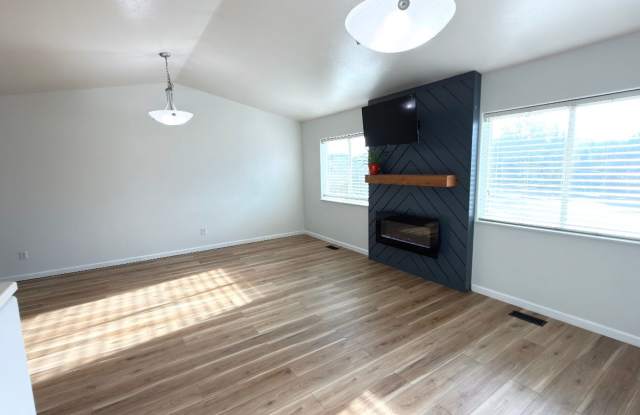 Stunning updated 4 bed conveniently located Gallery 1