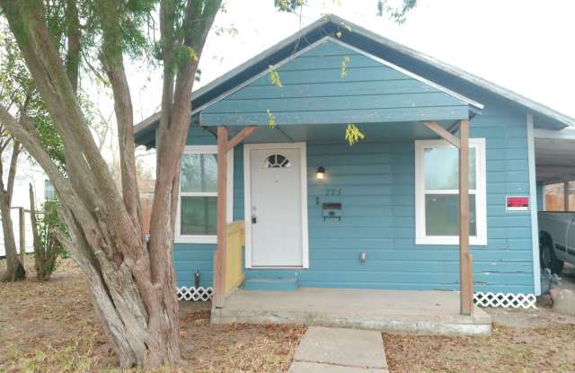 225 Watson - 3/Bed 1.5/Bath - $1295/Month photos photos