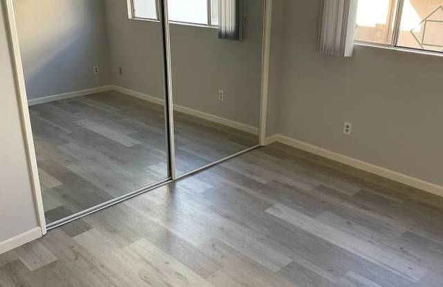 702 Meyer Ln # R Gallery 4