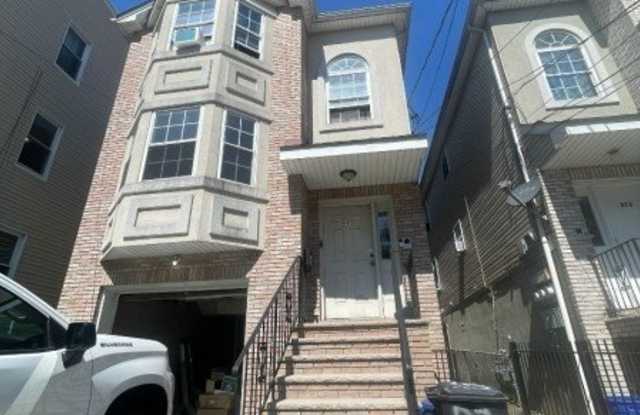 271 Ellis Ave photos photos