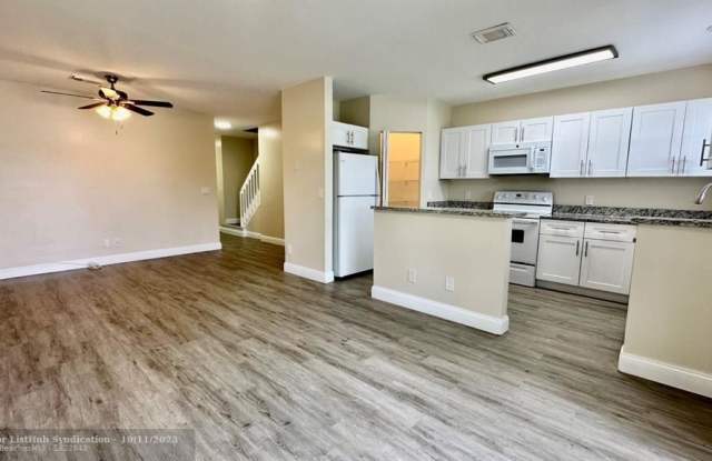 6910 NW 70TH AVE - 6910 Northwest 70th Avenue, Tamarac, FL 33321