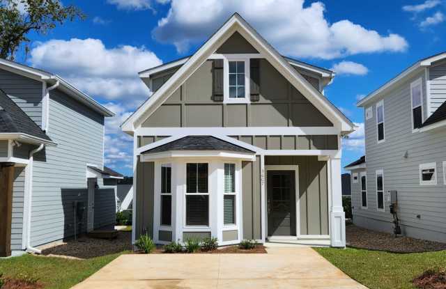 3 bedroom house for rent in NE Tallahassee's Canopy subdivision, available for move in right away $2095 per month - 3607 Meadow Vista Ln., Tallahassee, FL 32308