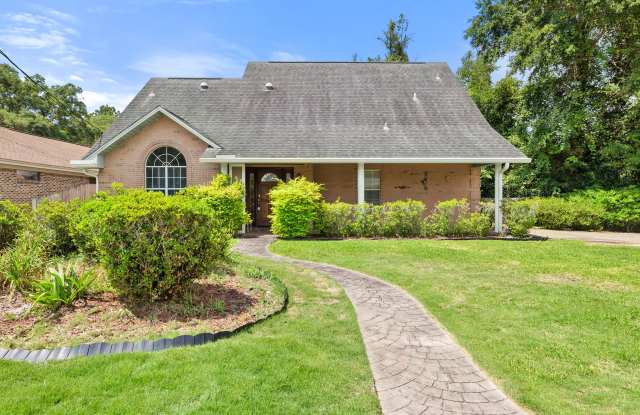 299 South Bayshore Drive - 299 South Bayshore Drive, Valparaiso, FL 32580
