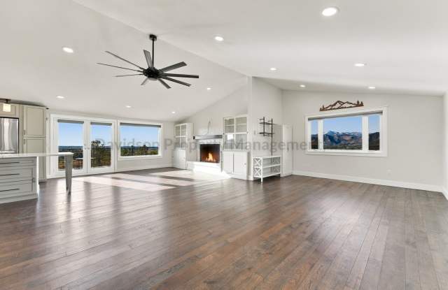 Stunning 5 Bedroom House in Gleneagle with Gorgeous Mountain Views Gallery 3