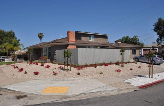 Beautiful 8 Bedroom on the Corner of Mary and 63rd!! Gallery 3
