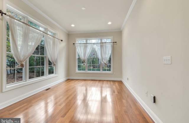 1120 PACER COURT Gallery 4