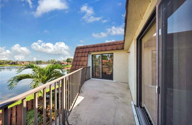 11915 SW 13th Ct Gallery 2