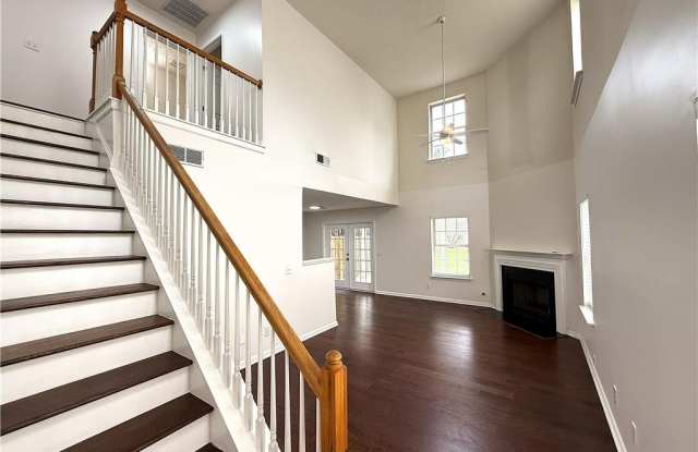 2150 Lexington Lane Gallery 2