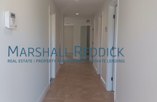 Beautiful 3 Bedroom, 2 Bath Home with 1 Car Garage Gallery 2