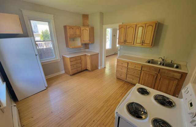 AVAILABLE JUNE 1st - 5 Bed 1.5 Bath Located In East Hillside photos photos