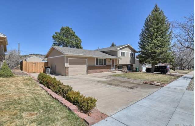 Charming 3BR or 4 BR Split House in Colorado Springs photos photos