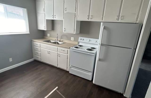 Forest Court Apartment Homes - 1058 Forest Court, Kansas City, KS 66103