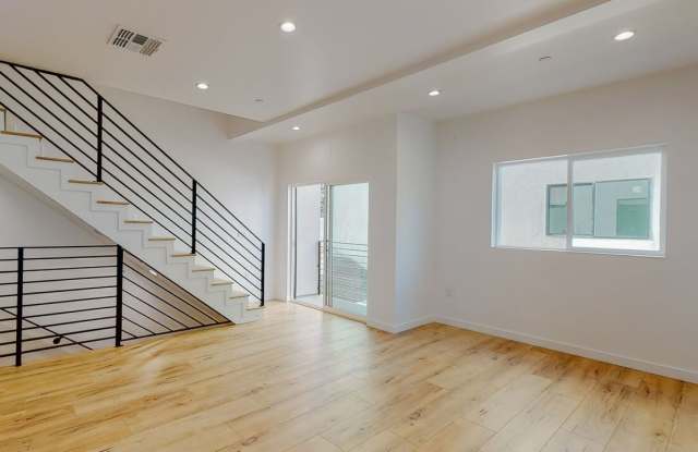 16012 Cantlay St Gallery 2
