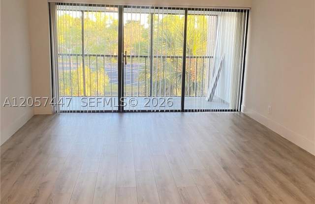 240 Lakeview Dr Gallery 2